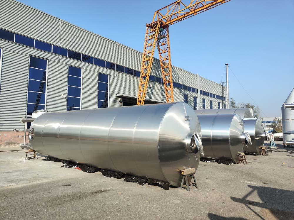 <b>200HL Double wall bright beer tank</b>